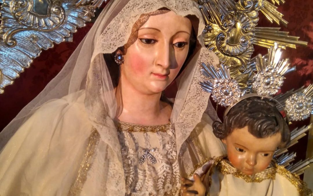 La Virgen del Valle vestida para la festividad de los Sagrados Corazones de Jesús y María