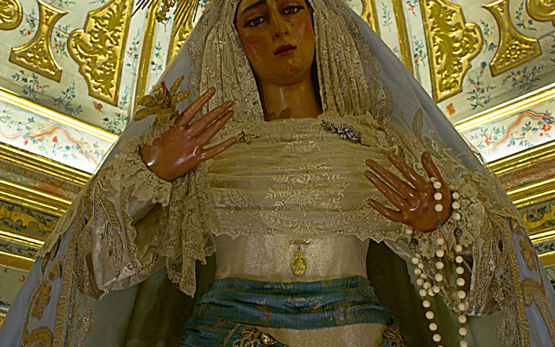 María Santísima de las Angustias ataviada para la festividad de la Inmaculada Concepción
