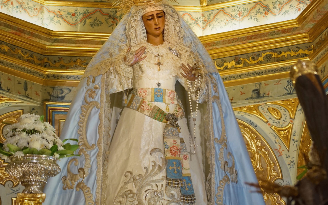 La Virgen de las Angustias ataviada para la próxima festividad de la Inmaculada Concepción de María