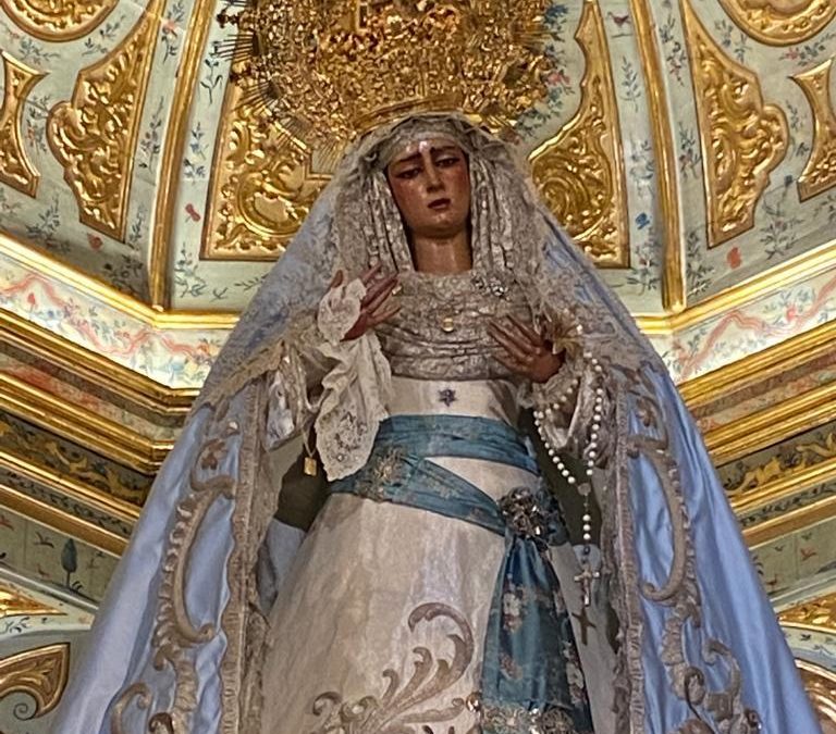 La Virgen de las Angustias ataviada para la festividad de la Inmaculada
