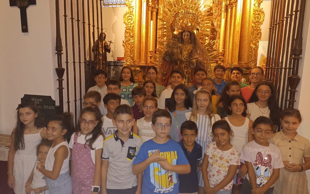 Ofrenda Floral del Grupo de Catequesis a la Virgen del Rosario