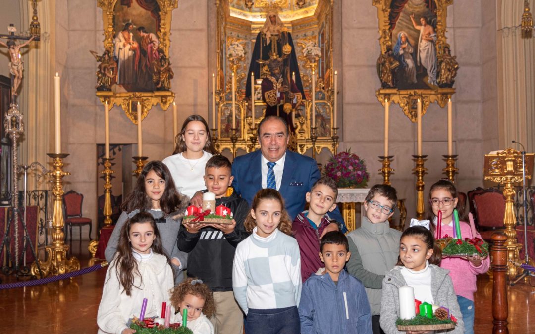 Los niños de catequesis presentan en nuestro Santuario sus Coronas de Adviento