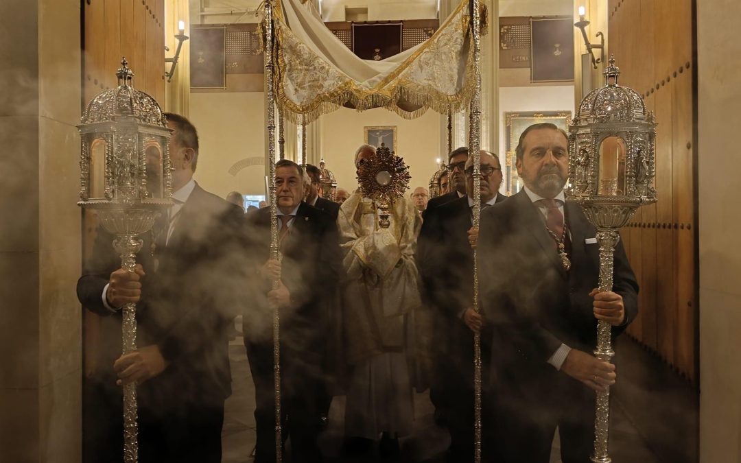 GALERÍA DE IMÁGENES | Acto Eucarístico de las Hermandades Sacramentales de Sevilla